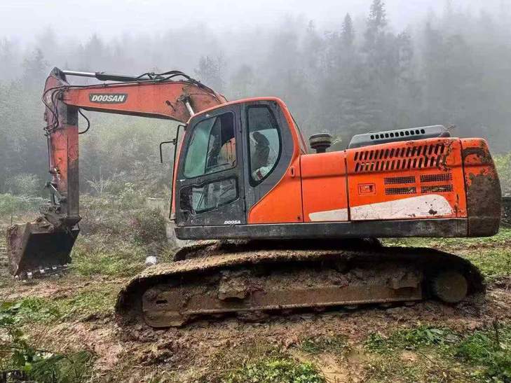 Buy Doosan DH220-3 Used Excavator / 1