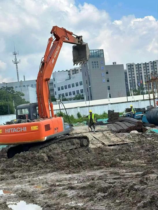 Buy Hitachi EX200 Used Excavator / 1