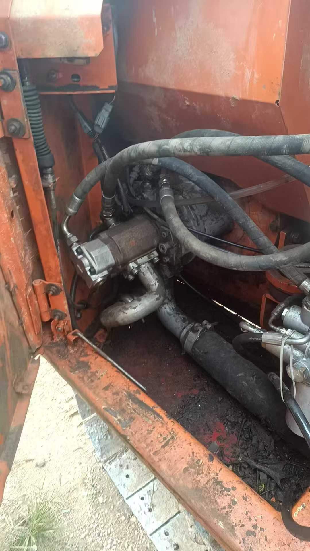 شراء حفارة Hitachi ZX60 مستعملة / 2