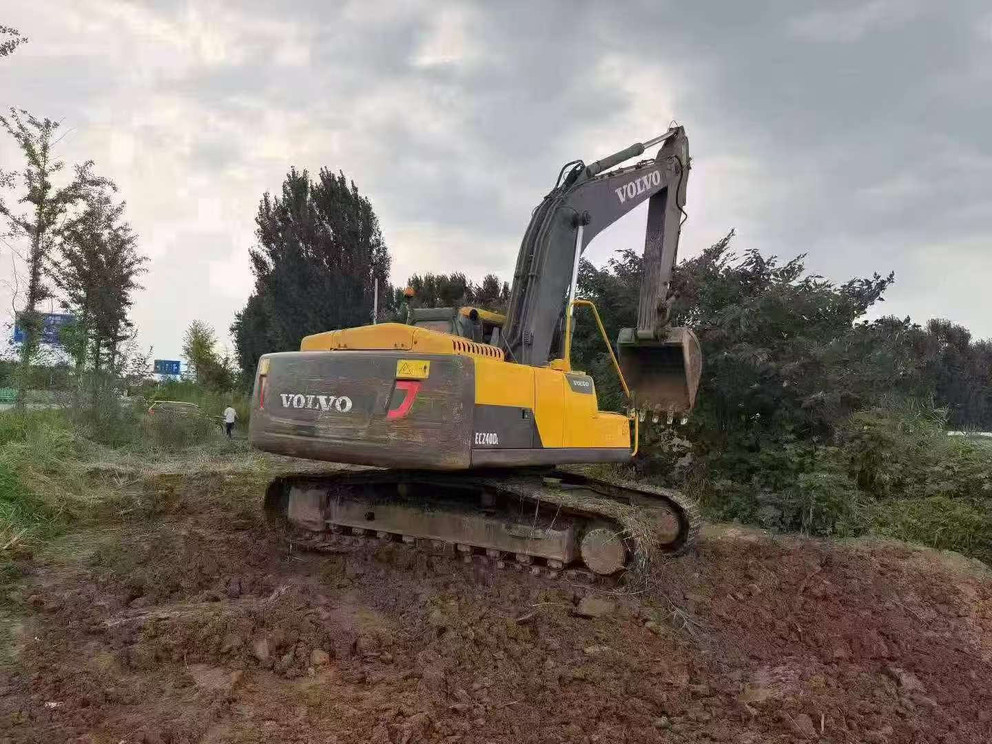 Buy Volvo EC240 Used Excavator / 4