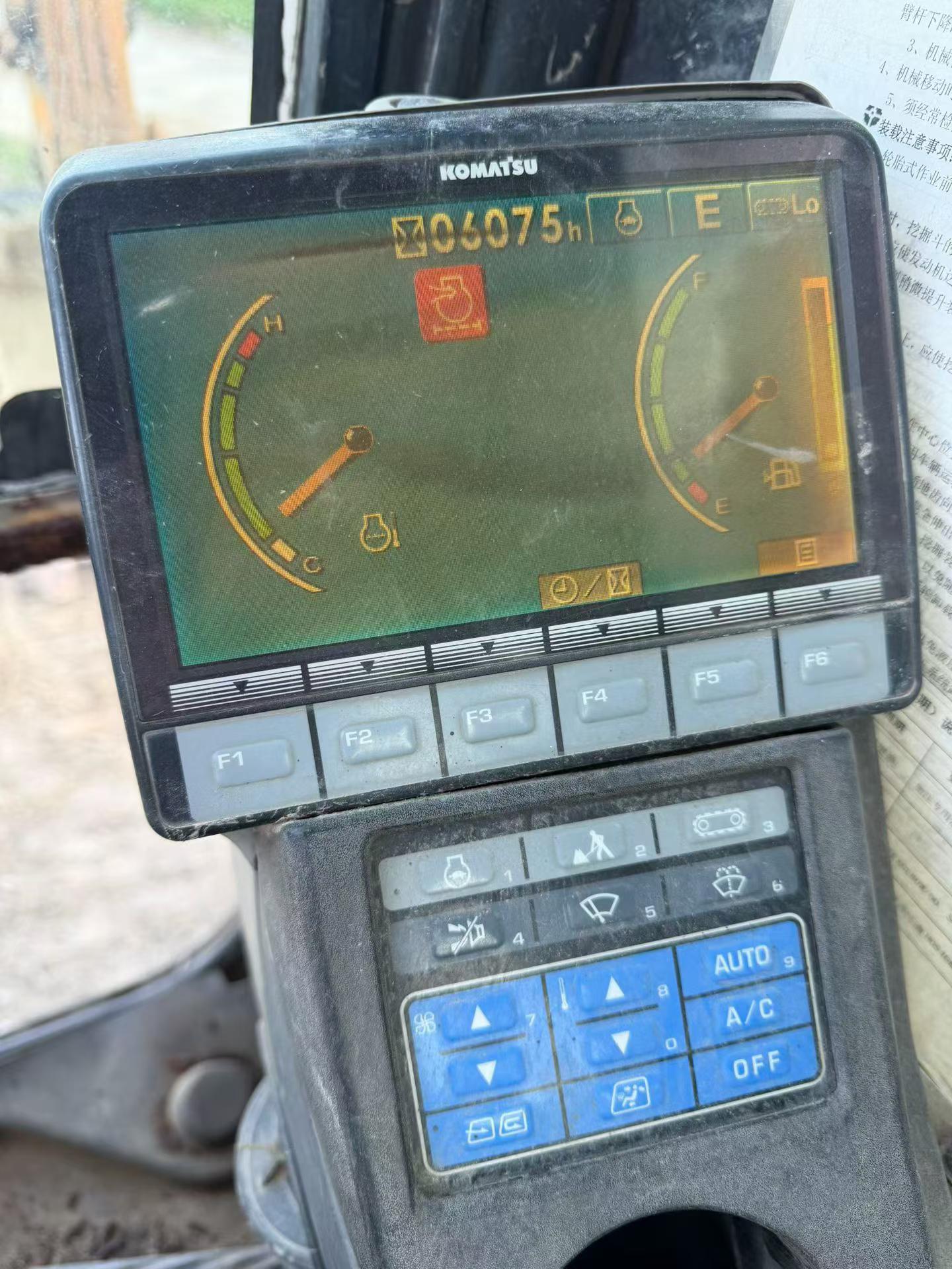 Buy Komatsu PC220-8 Used Excavator / 7