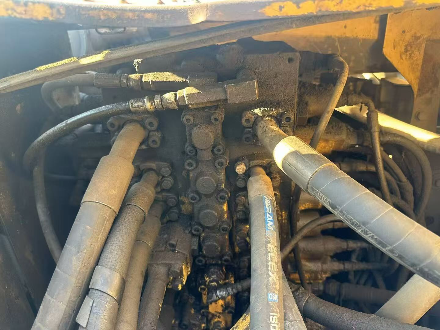 Compre Escavadeira Komatsu PC210LC-8 Usada / 2