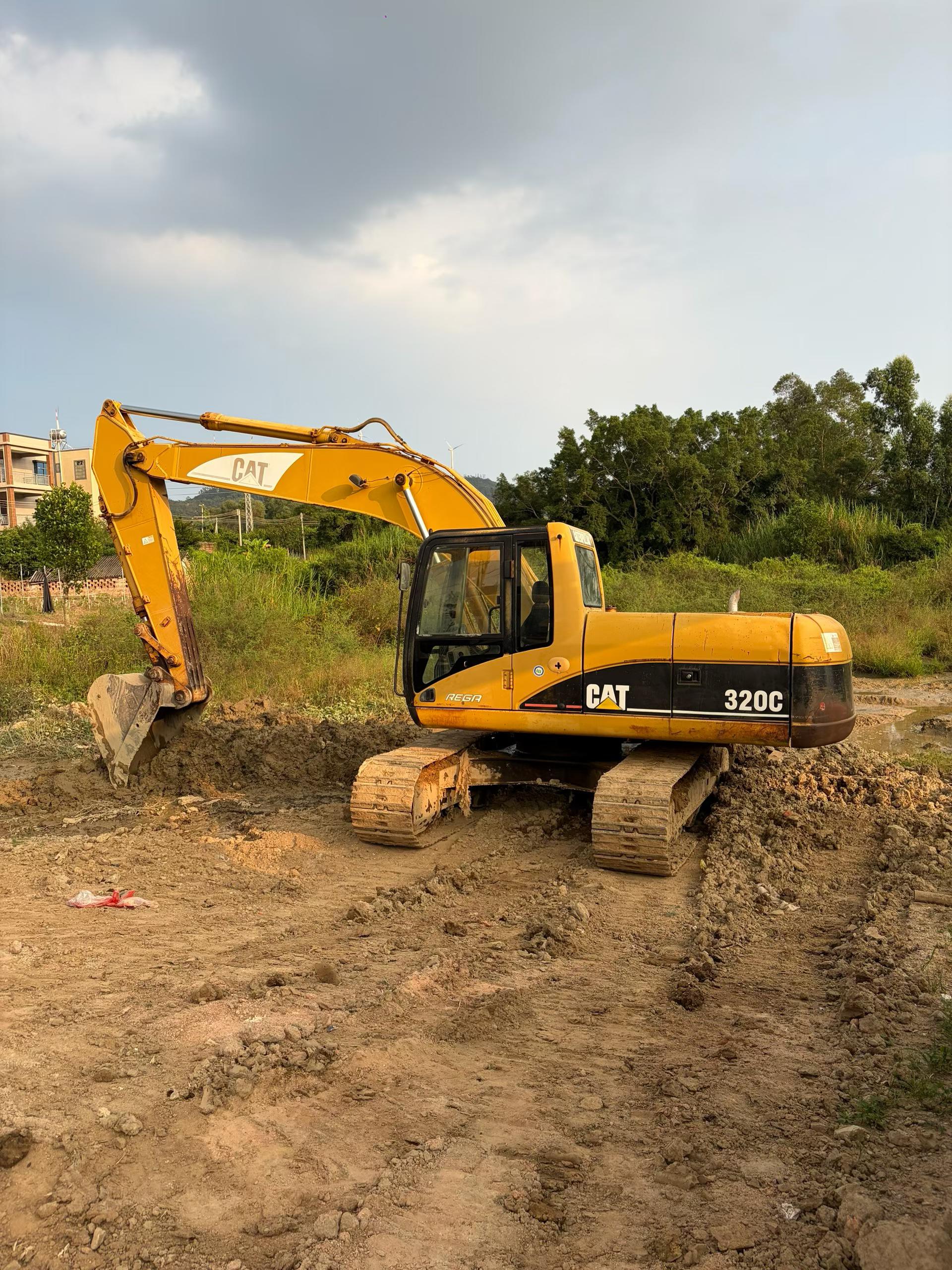Buy Caterpillar 320C Used Excavator / 2