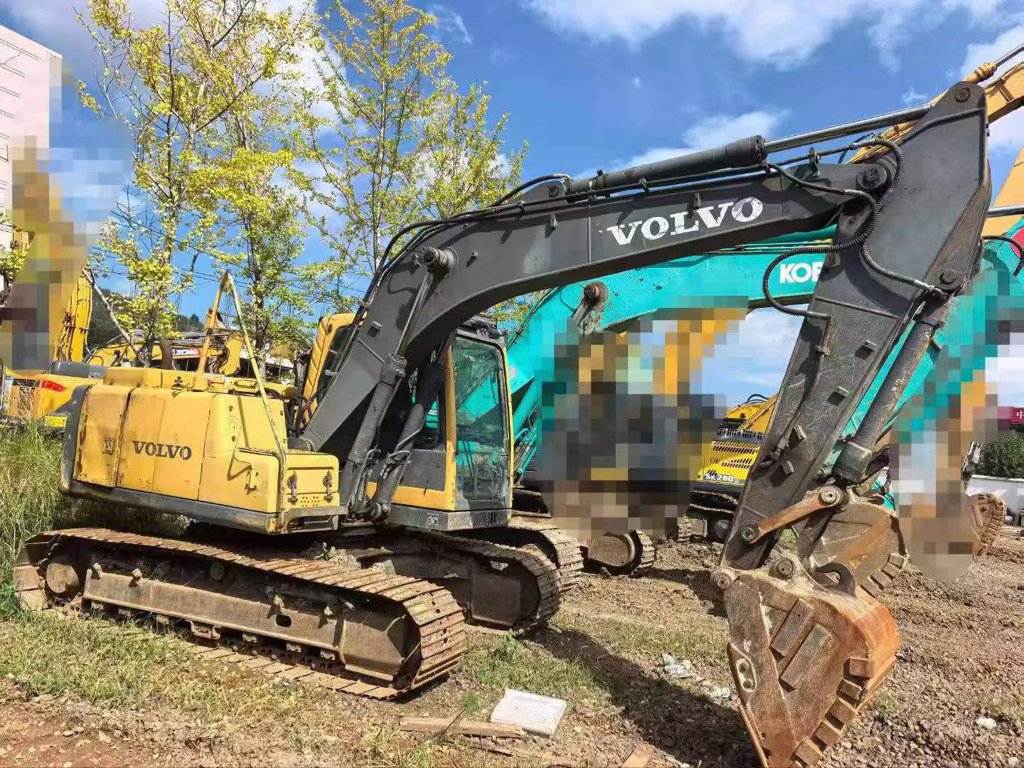 شراء حفارة Volvo EC140 مستعملة / 3