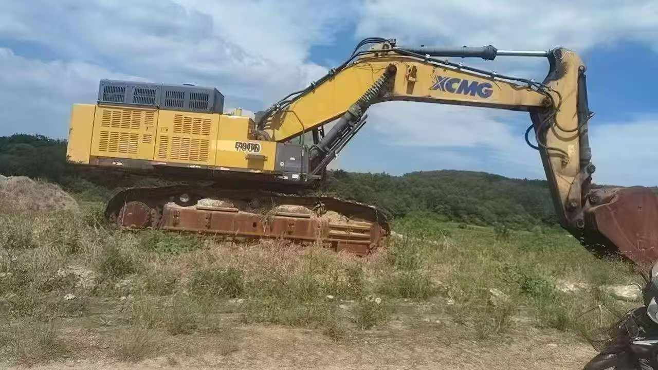 Buy XCMG XE700C Used Excavator / 7