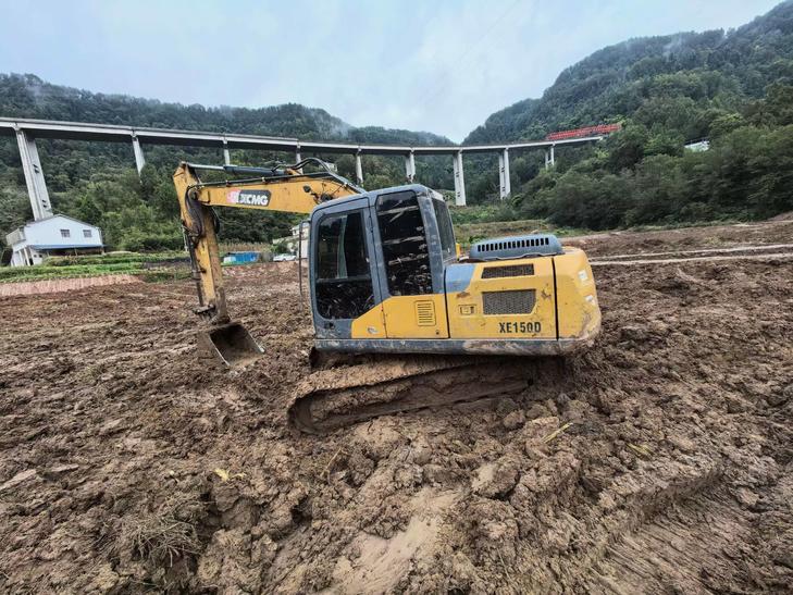 Buy XCMG XE135B Used Excavator / 1