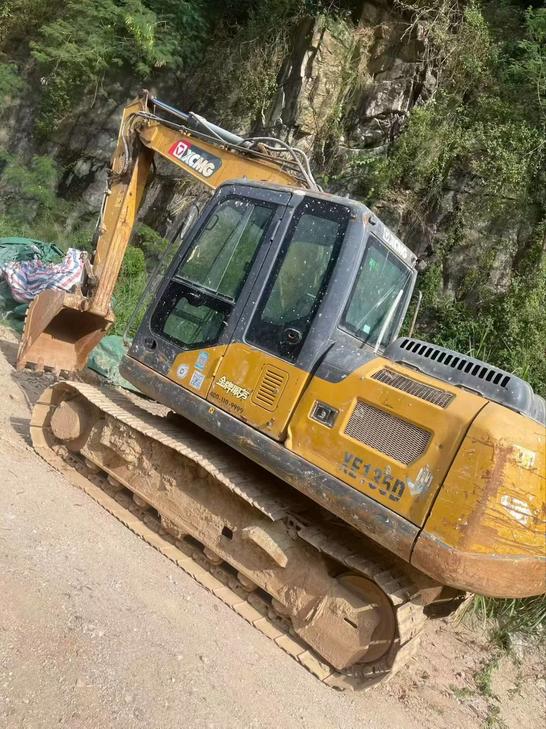 Buy XCMG XE135B Used Excavator / 1