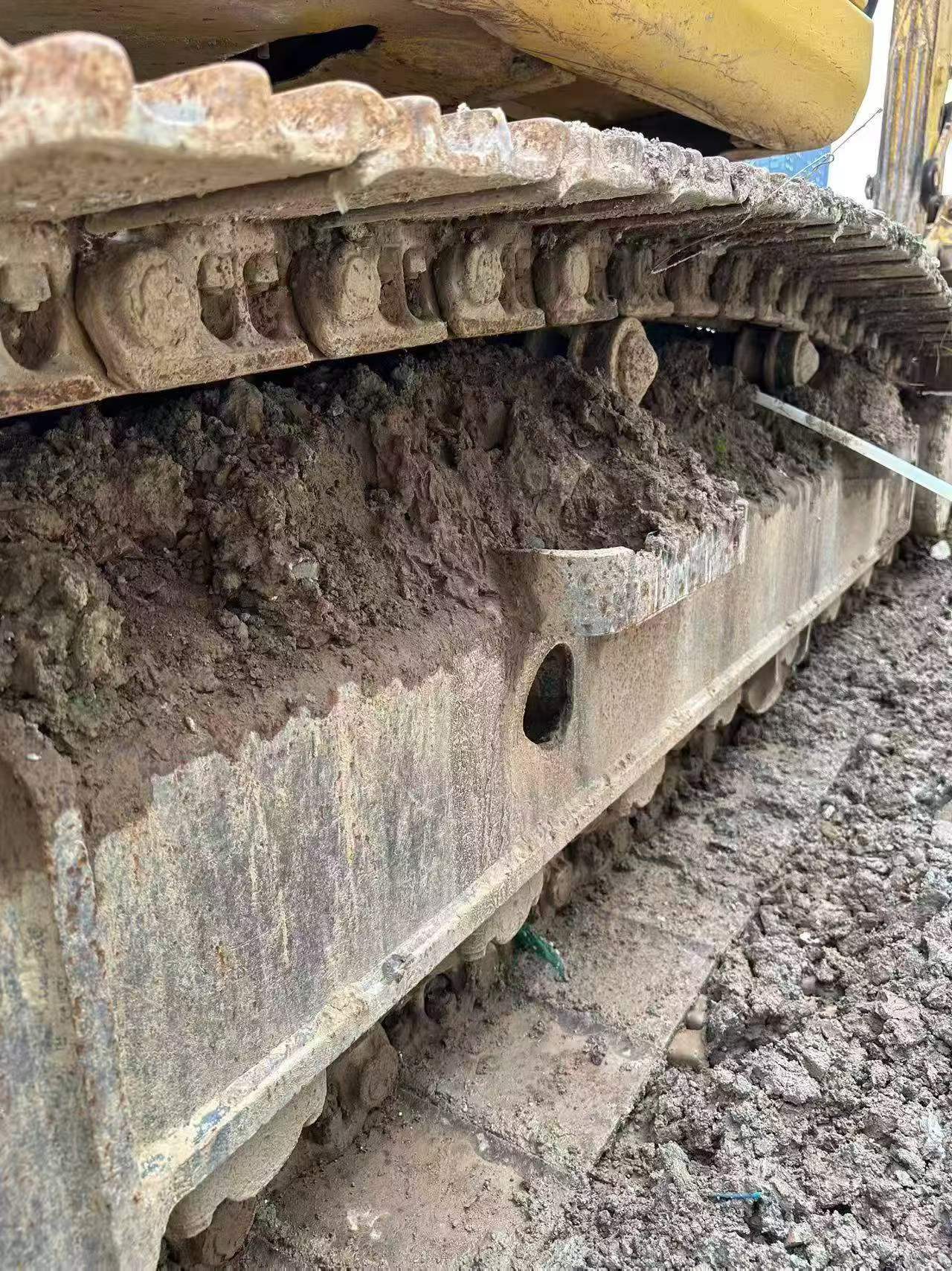 Buy Komatsu PC220-8M0 Used Excavator / 8