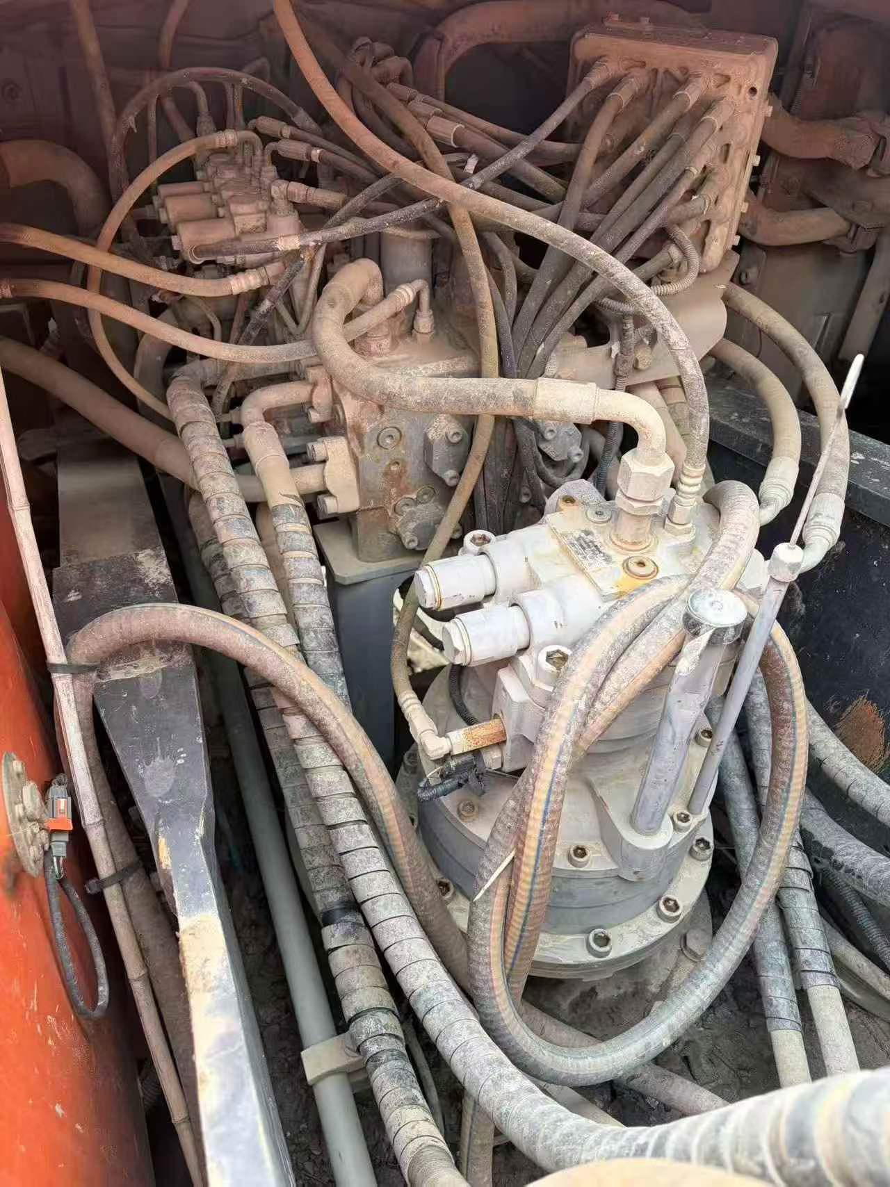 Buy Hitachi ZX200-5G Used Excavator / 6
