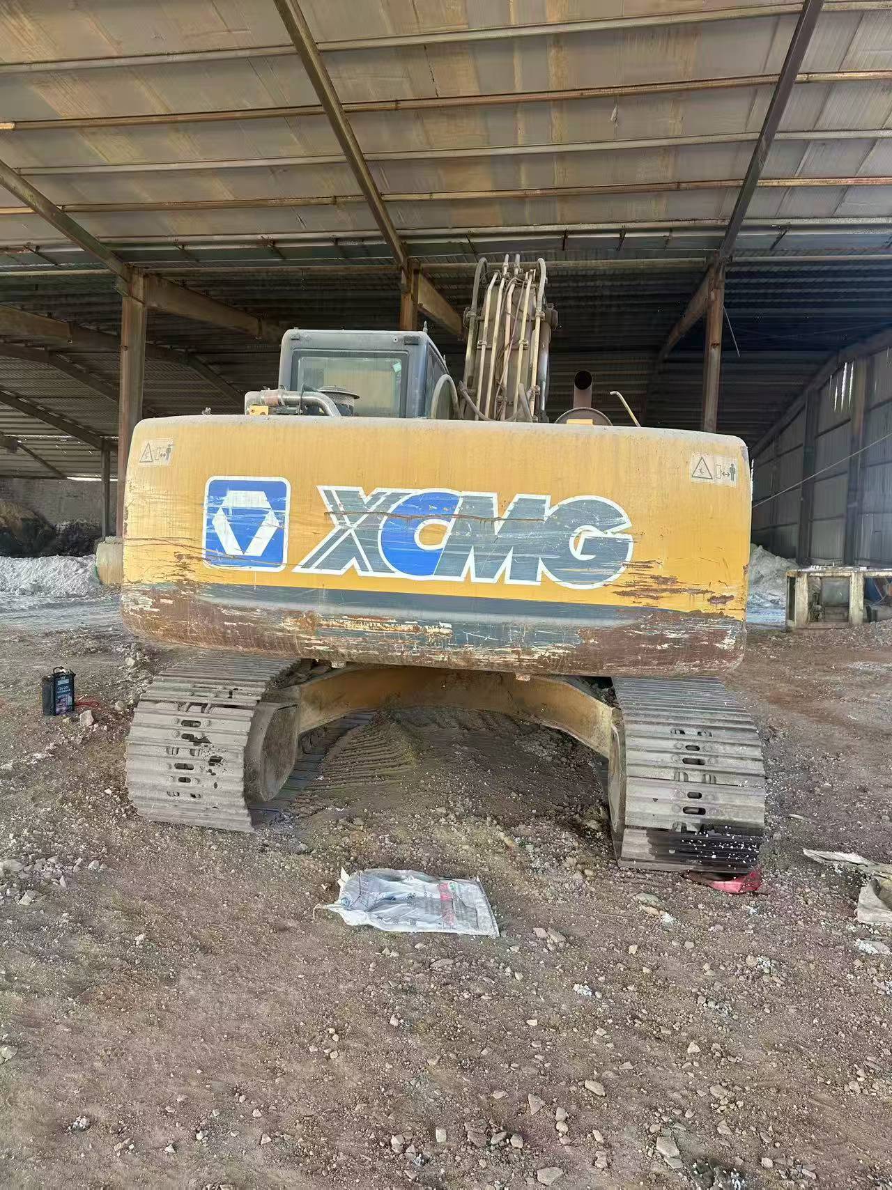شراء حفارة XCMG XE215 مستعملة / 8