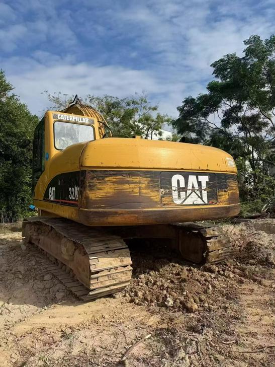 Buy Caterpillar 320A Used Excavator / 1