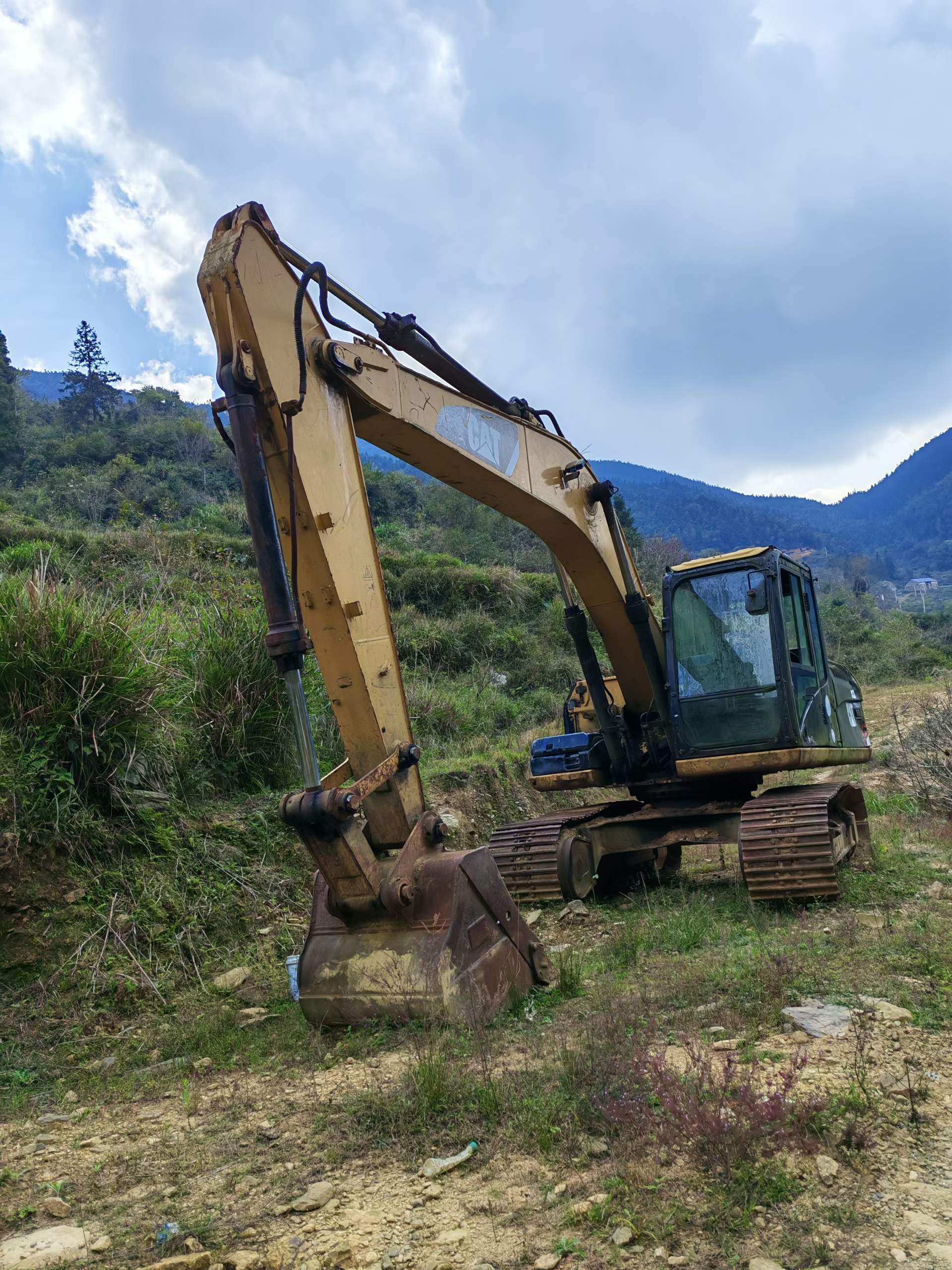 شراء حفارة Caterpillar M318 مستعملة / 4
