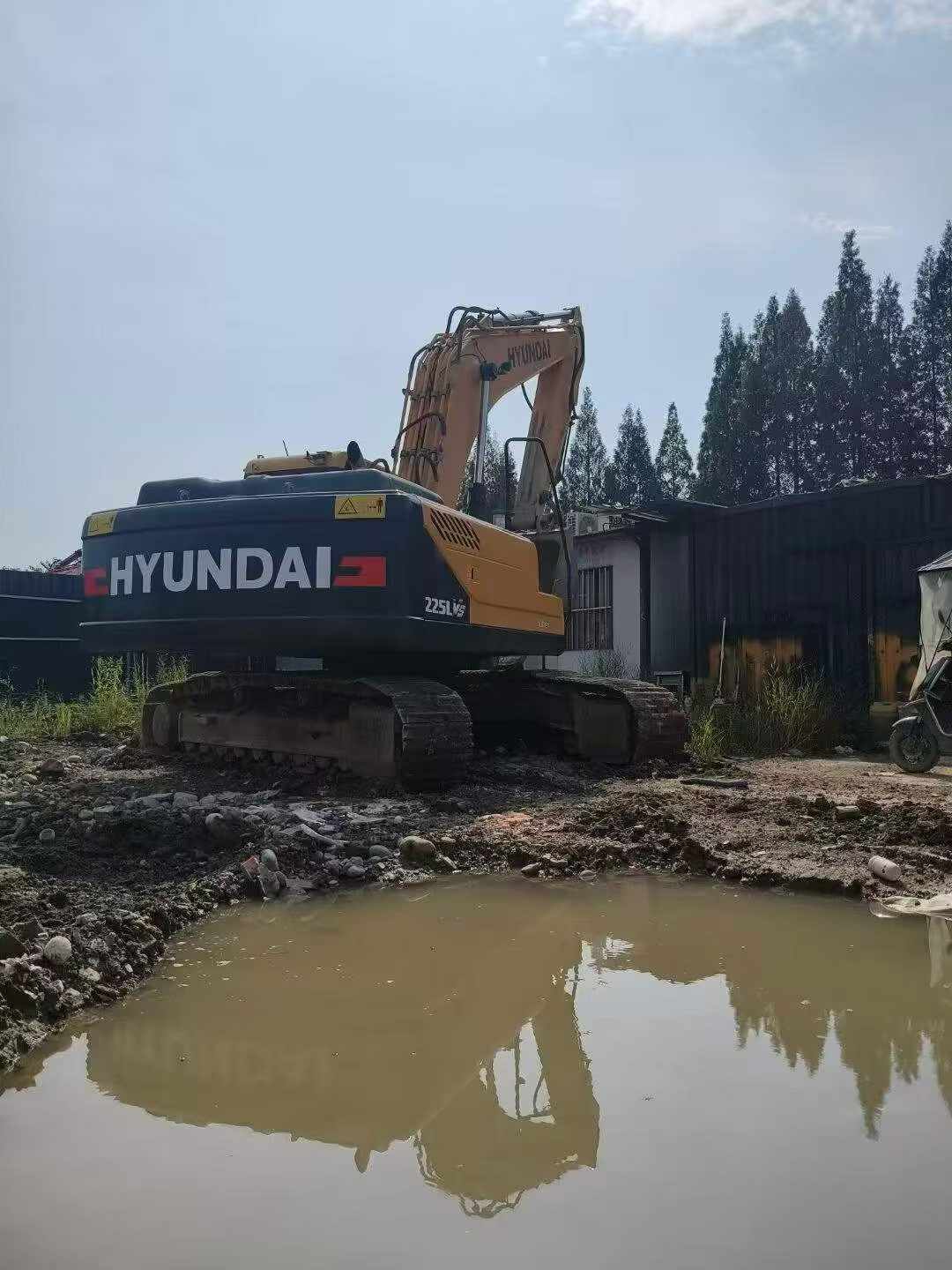 Buy Hyundai R225-7 Used Excavator / 8