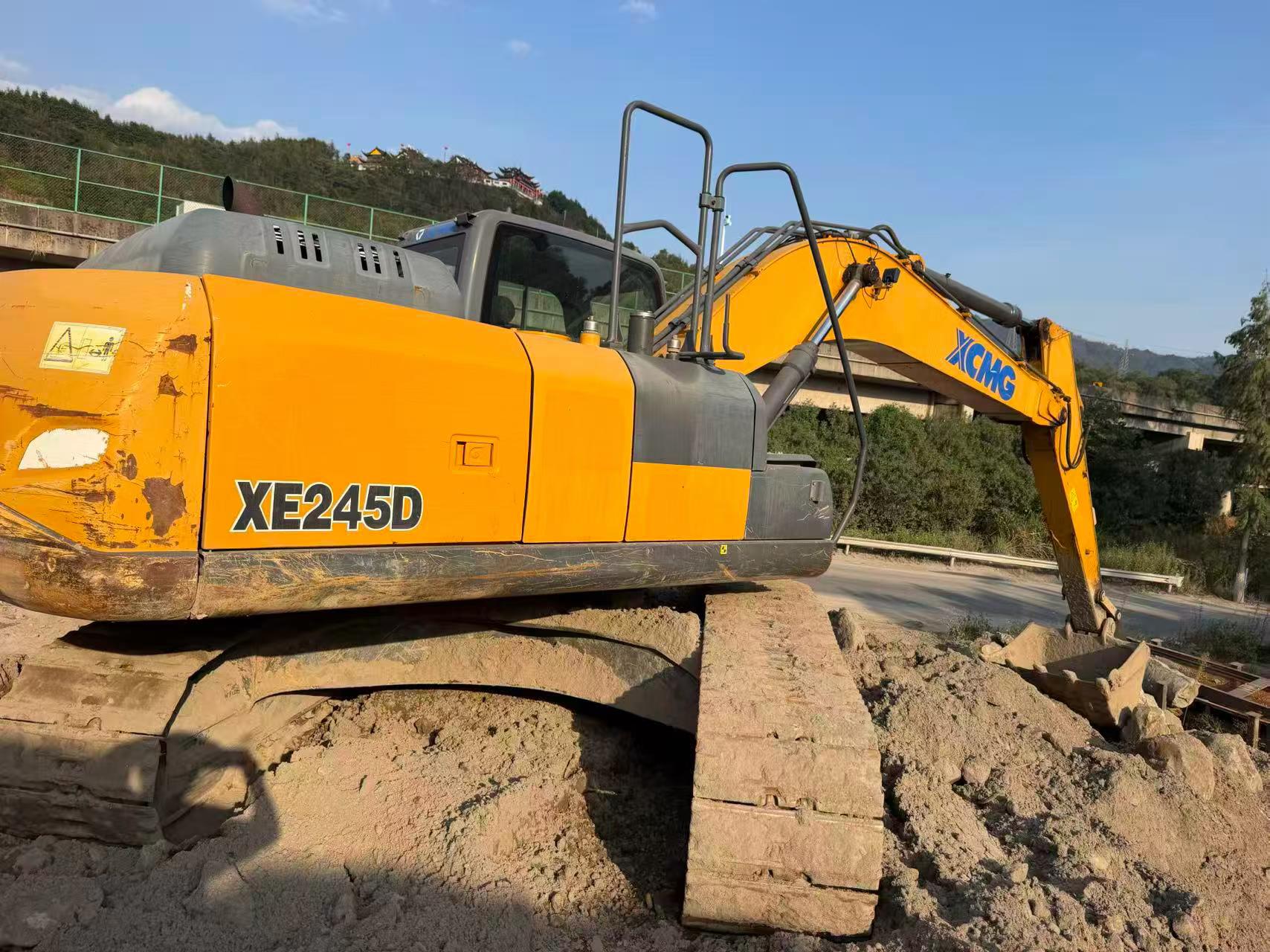 Buy XCMG XE215 Used Excavator / 2