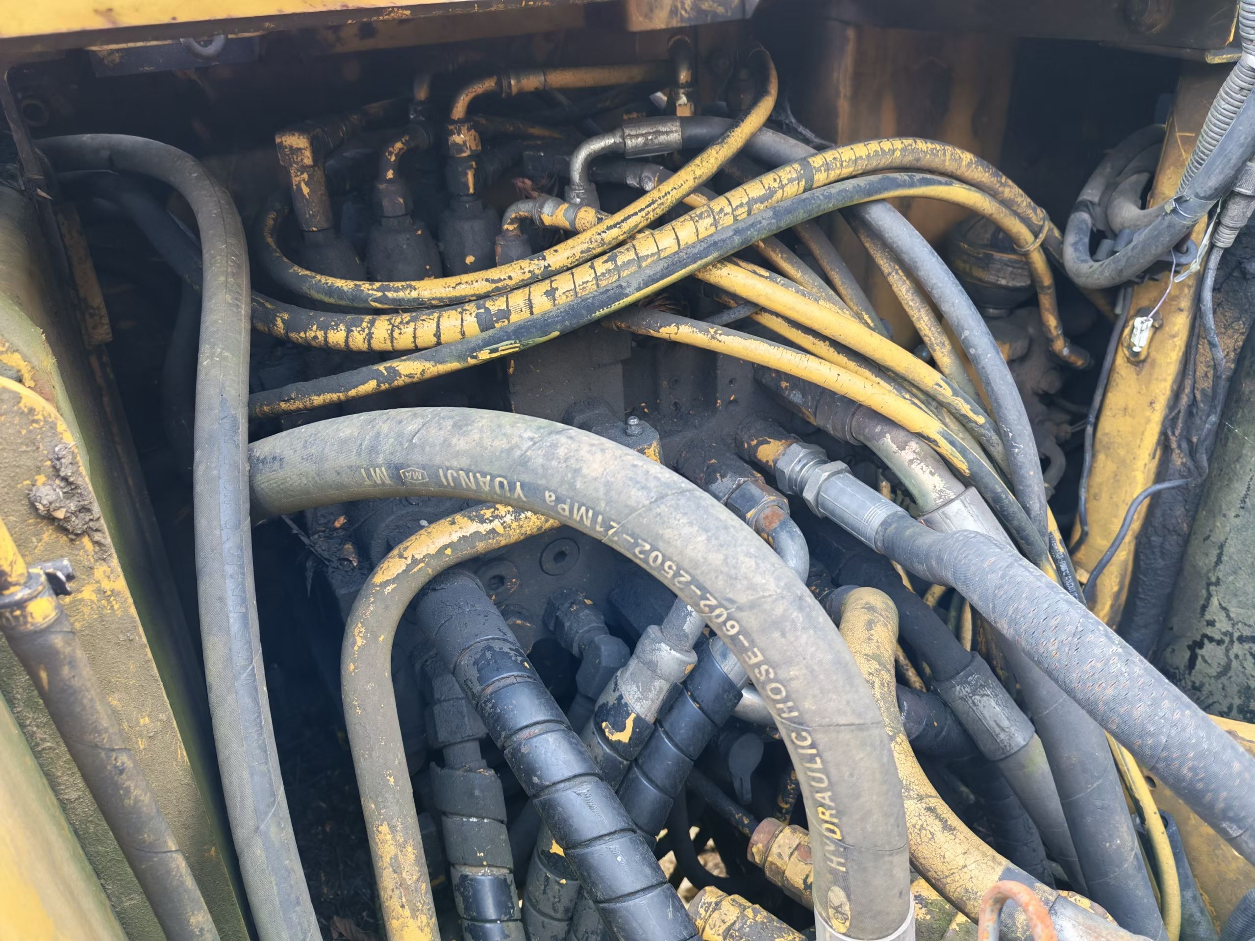 شراء حفارة Caterpillar M318 مستعملة / 3