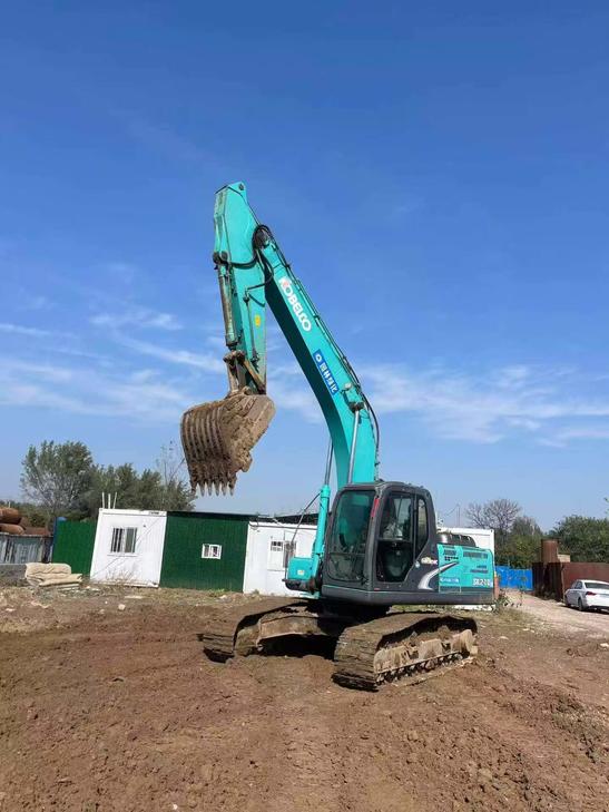 Buy Kobelco SK210 Used Excavator / 1