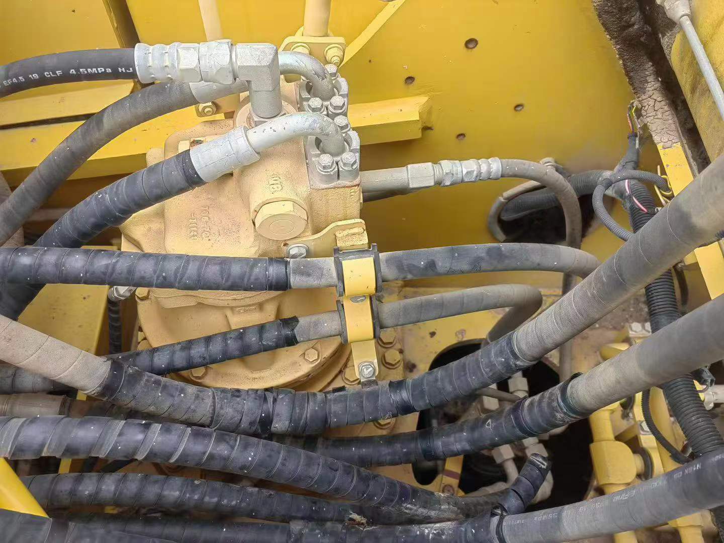 Buy Komatsu PC220-8M0 Used Excavator / 5