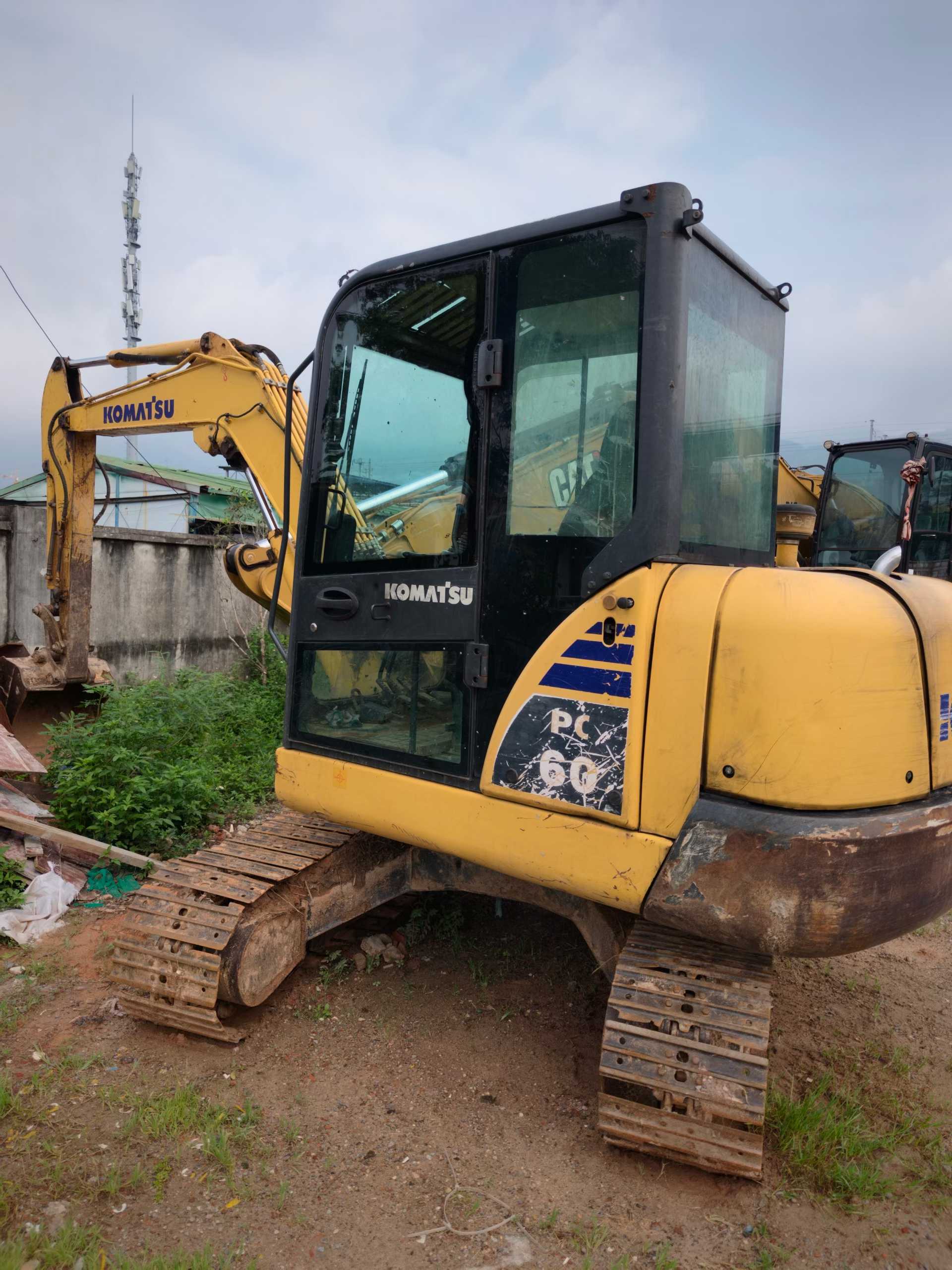 Buy Komatsu PC56-7 Used Excavator / 2
