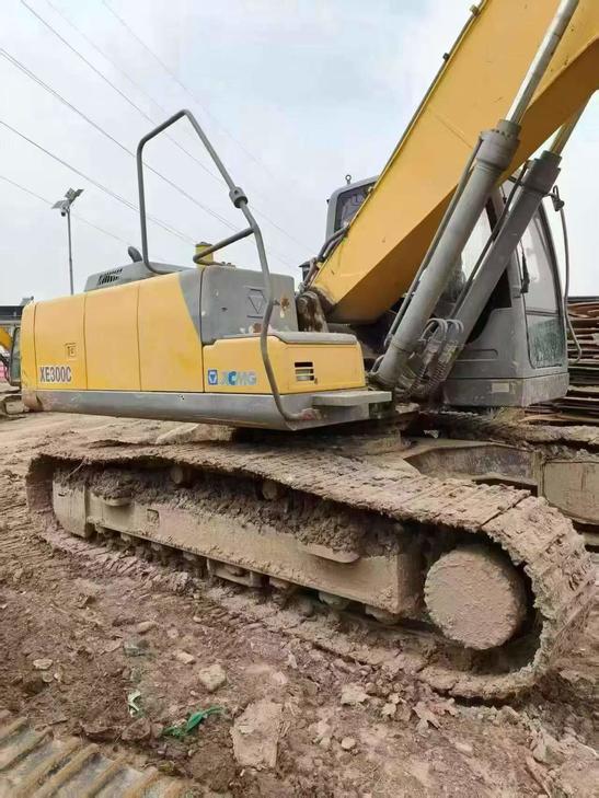 Buy XCMG XE235C Used Excavator / 1