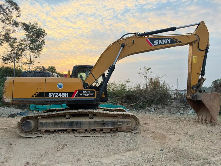 Buy Sany SY245H Used Excavator / 1