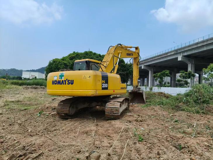 Buy Komatsu PC200 Used Excavator / 1