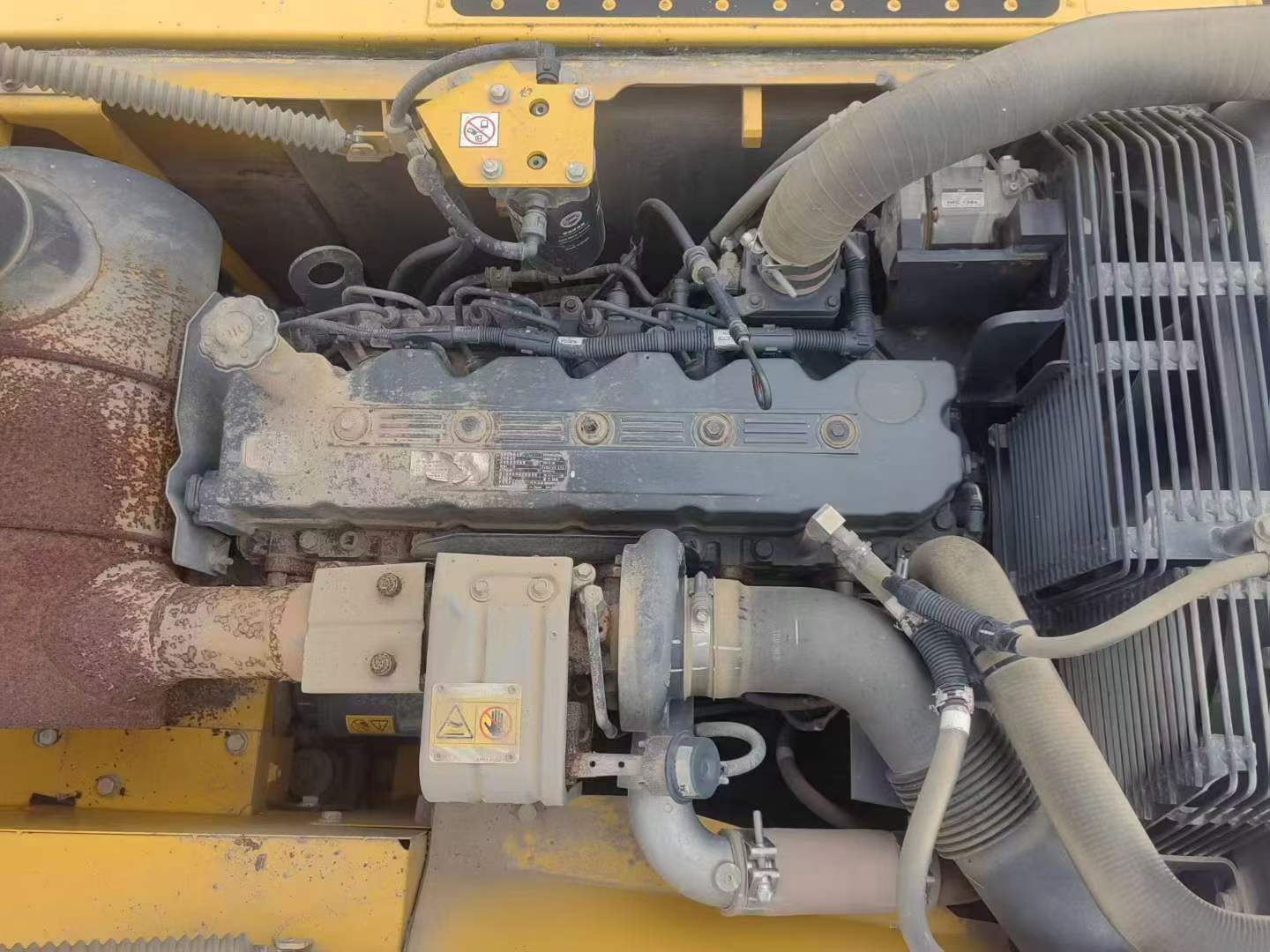 Buy Komatsu PC220-8M0 Used Excavator / 4