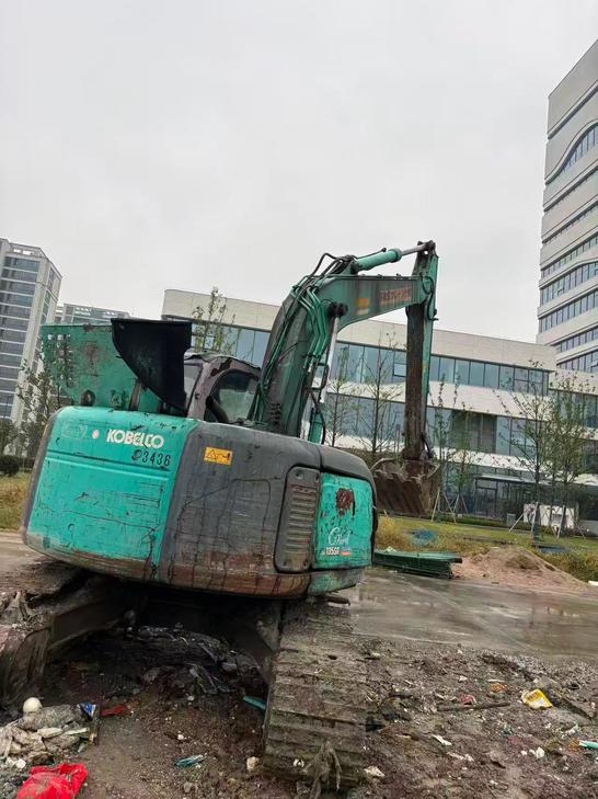 Buy Kobelco SK135 Used Excavator / 1