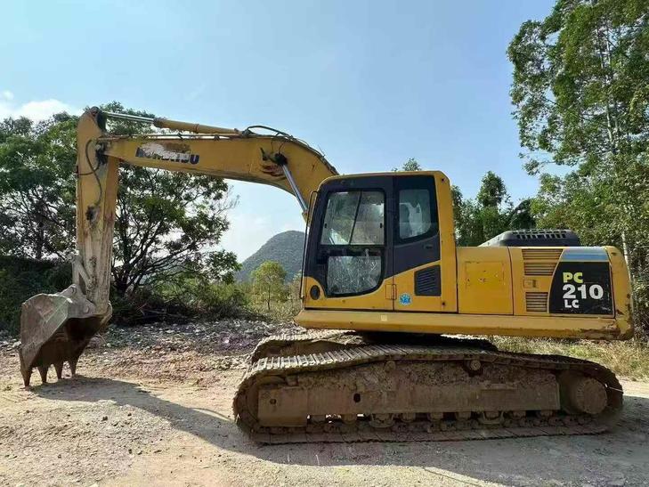 Buy Komatsu PC210-8 Used Excavator / 1