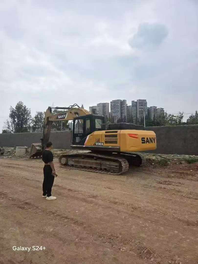 Buy Sany SY245H Used Excavator / 9