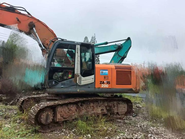 Buy Hitachi EX200-3 Used Excavator / 1