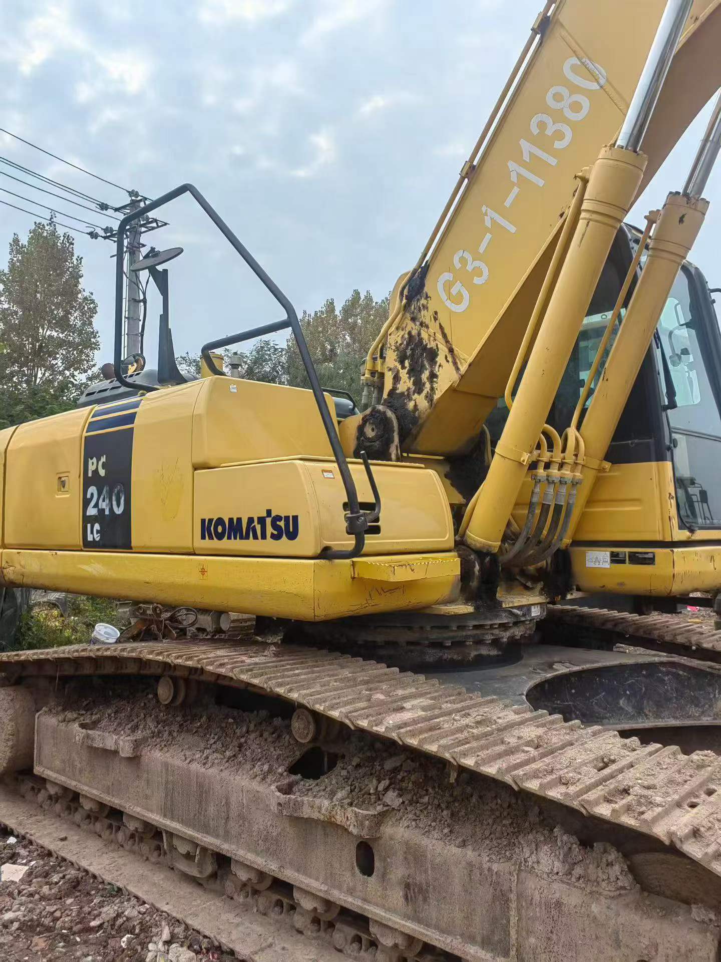 Buy Komatsu PC220-8M0 Used Excavator / 8