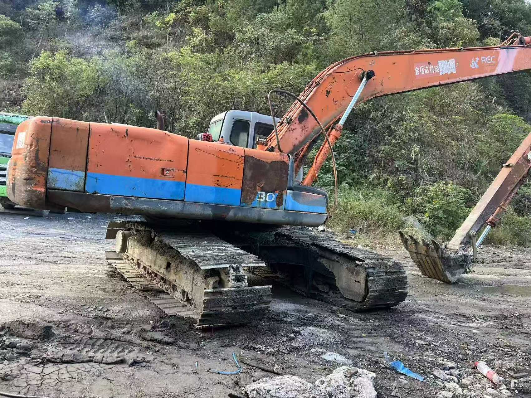Buy Hitachi EX230 Used Excavator / 3