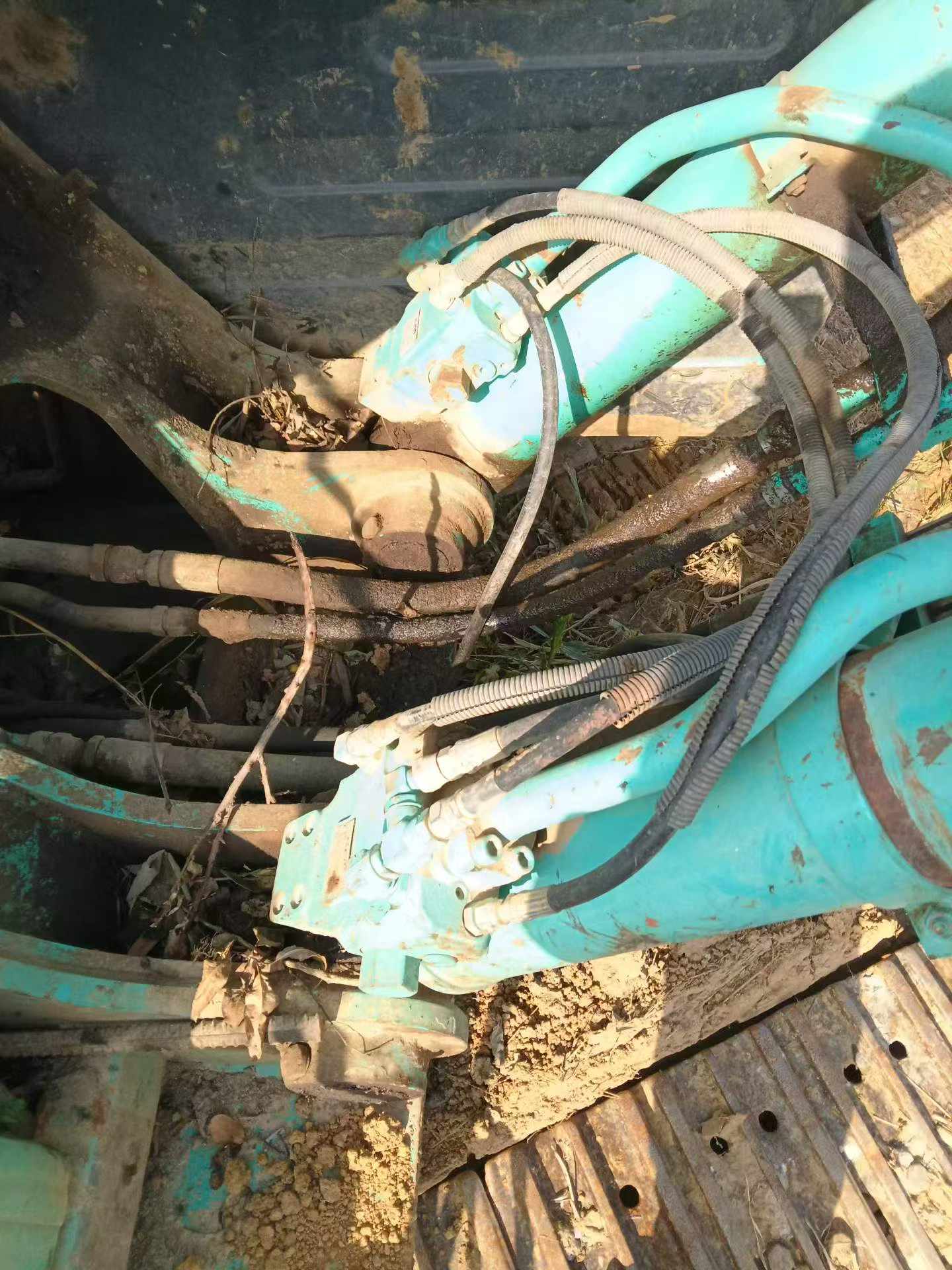 Buy Kobelco SK200-2 Used Excavator / 6