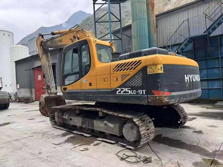 Buy Hyundai R215-9 Used Excavator / 1