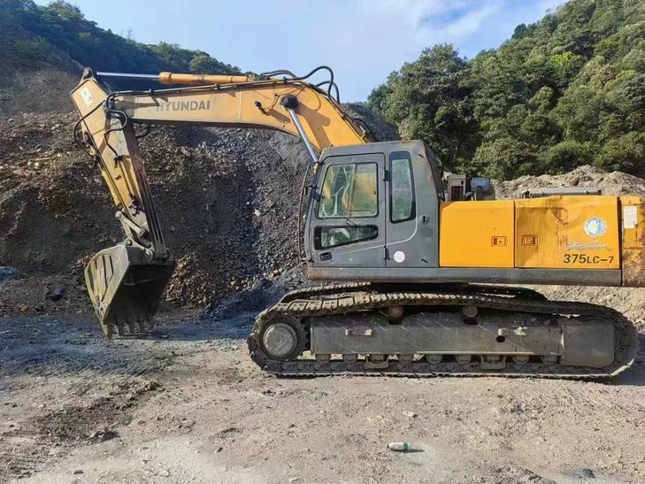Buy Hyundai R305LVS Used Excavator / 1
