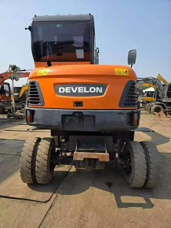Buy Doosan DH60 Used Excavator / 1