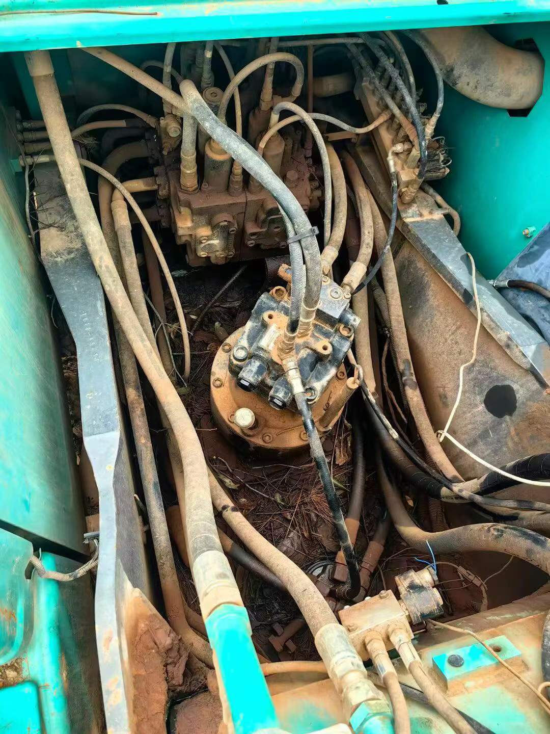 Buy Kobelco SK210 Used Excavator / 6