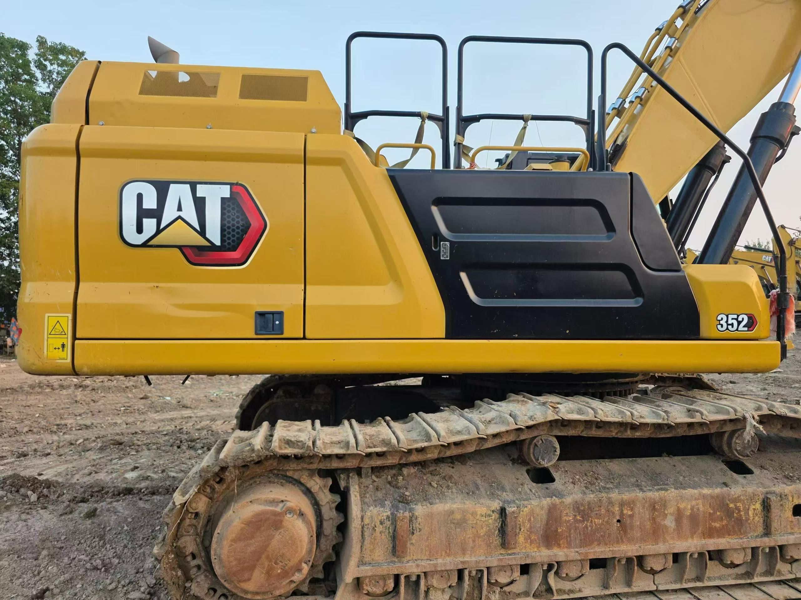 Buy Caterpillar CAT352 Used Excavator / 2