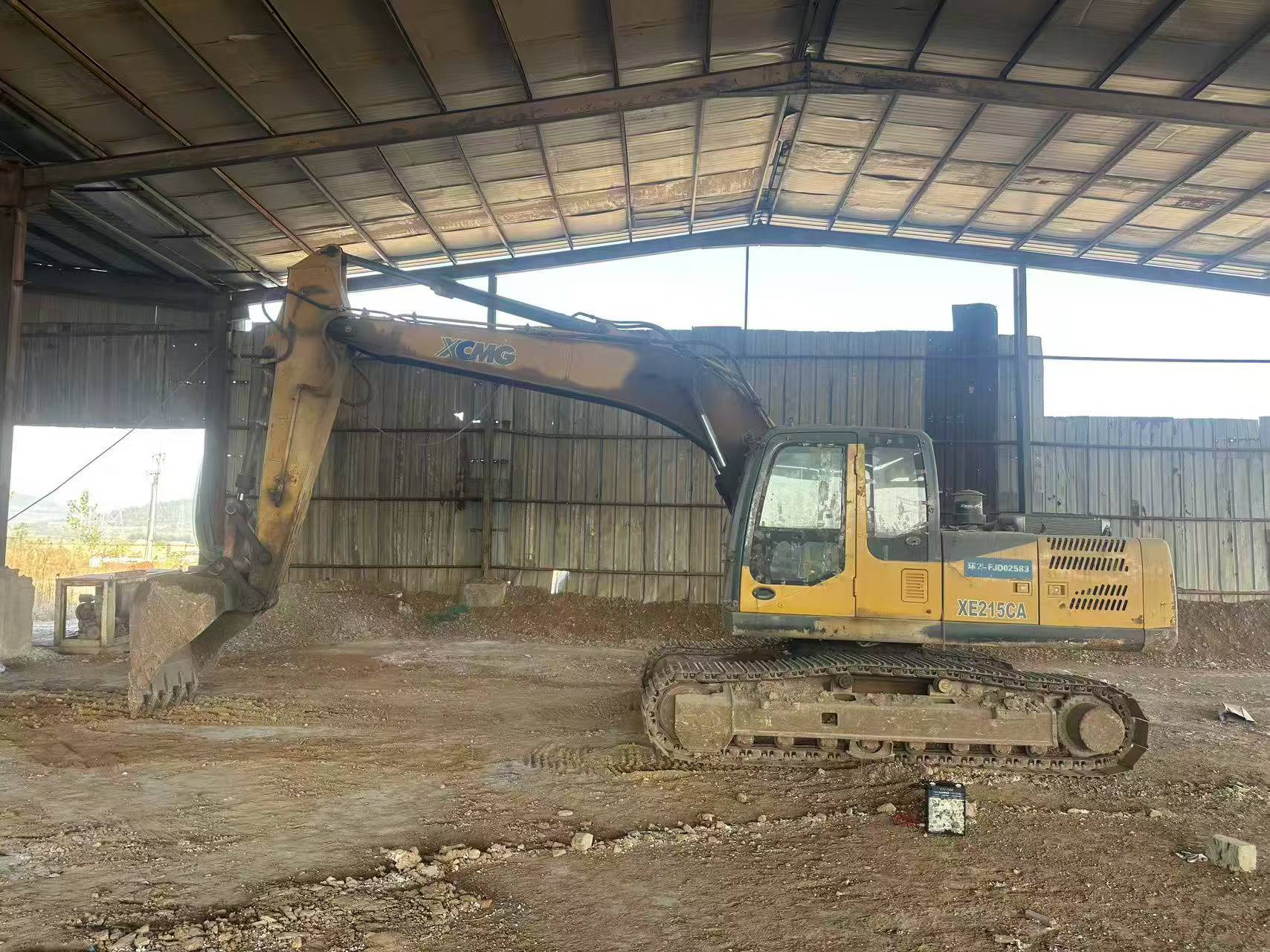 شراء حفارة XCMG XE215 مستعملة / 3