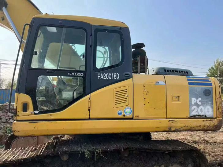 Buy Komatsu PC200-7 Used Excavator / 1
