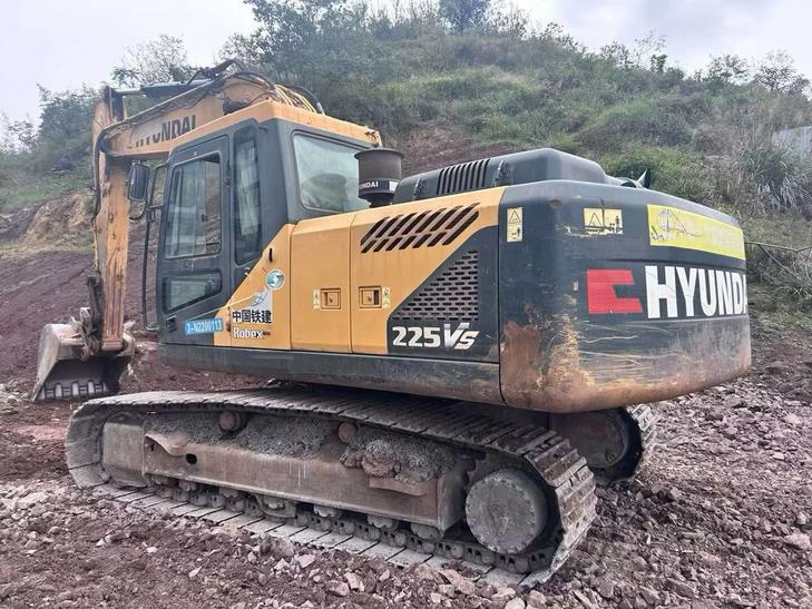 Buy Hyundai R215-7 Used Excavator / 1