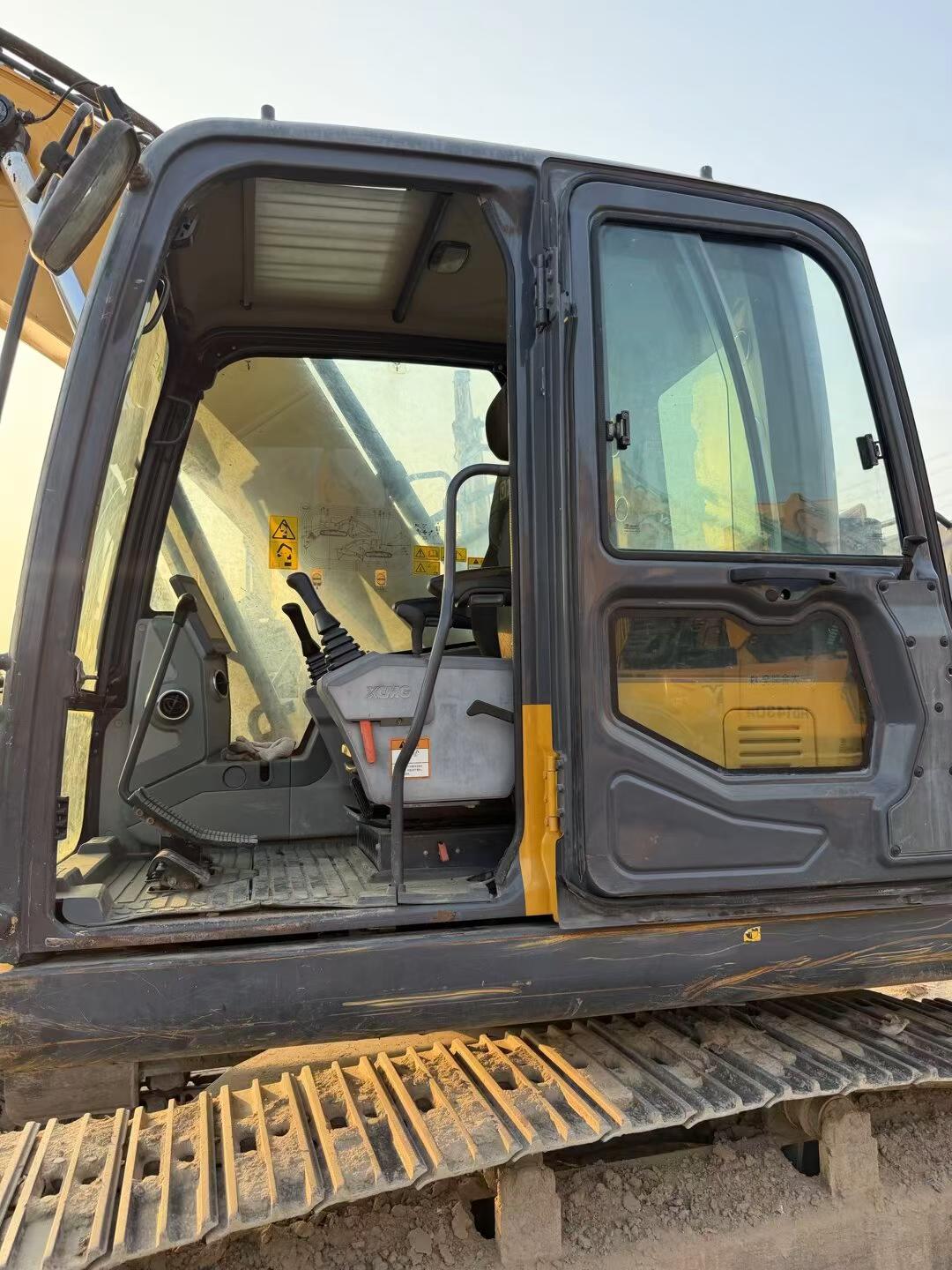 Buy XCMG XE205DA Used Excavator / 3