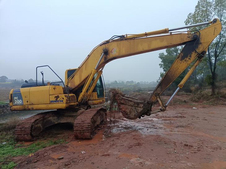 Buy Komatsu PC200-8 Used Excavator / 1