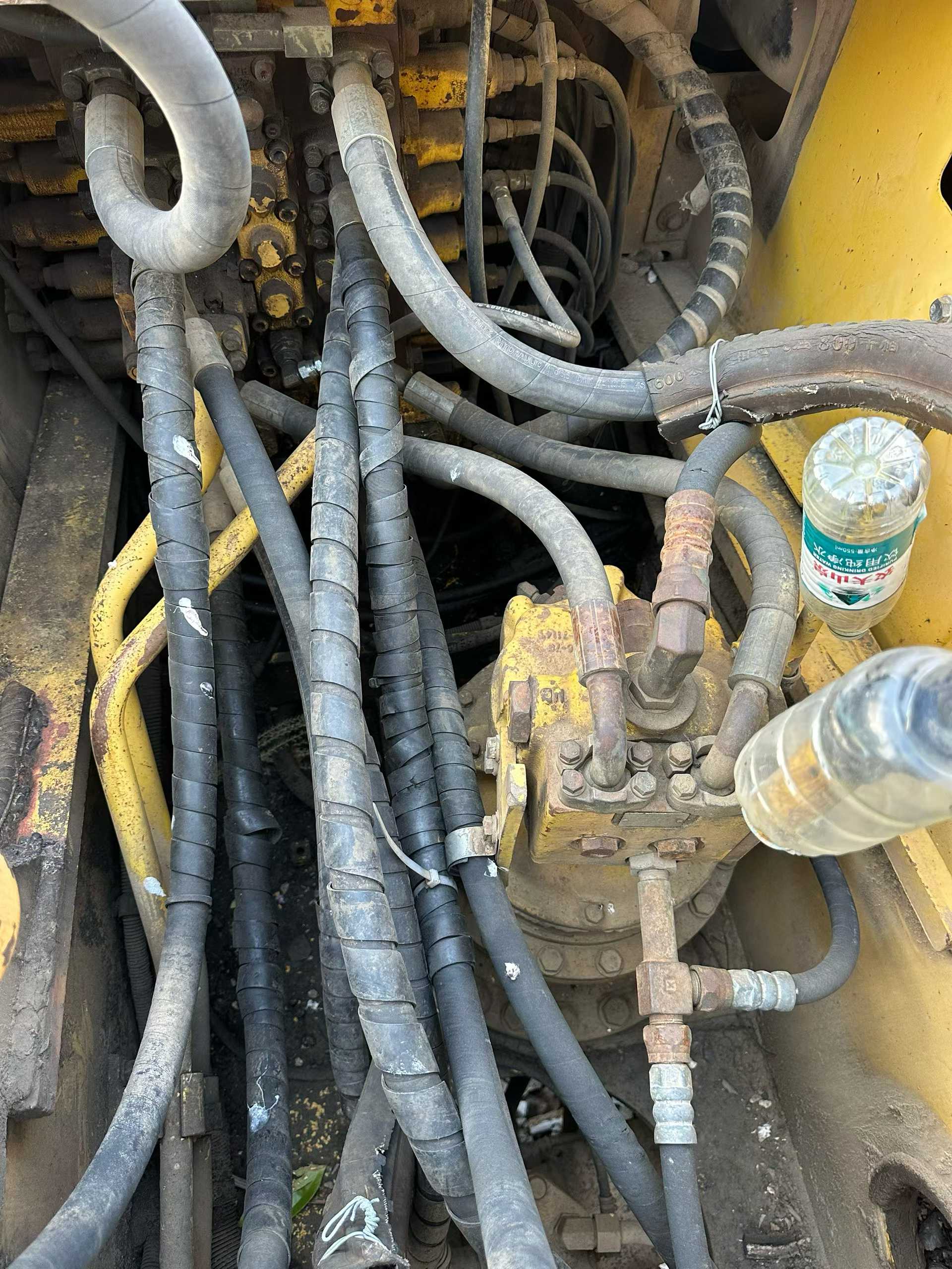 Buy Komatsu PC200-8 Used Excavator / 4