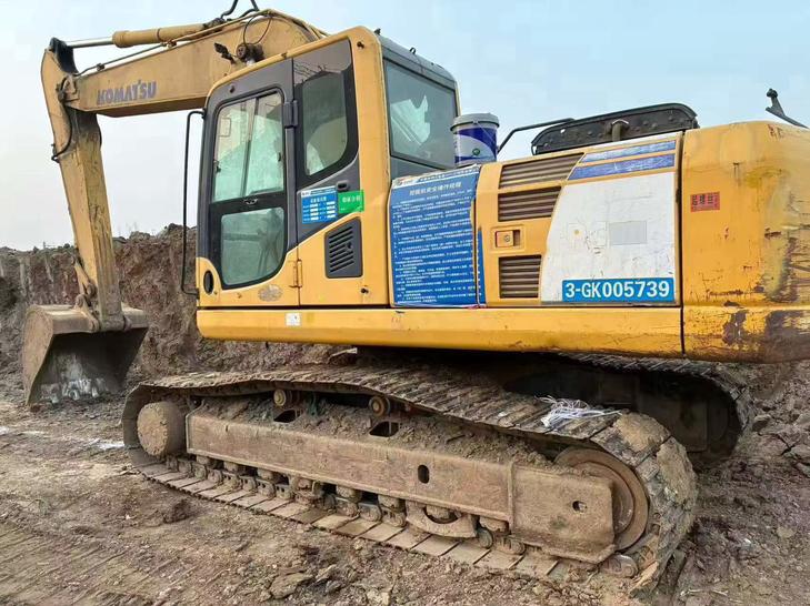 Buy Komatsu PC220 Used Excavator / 1