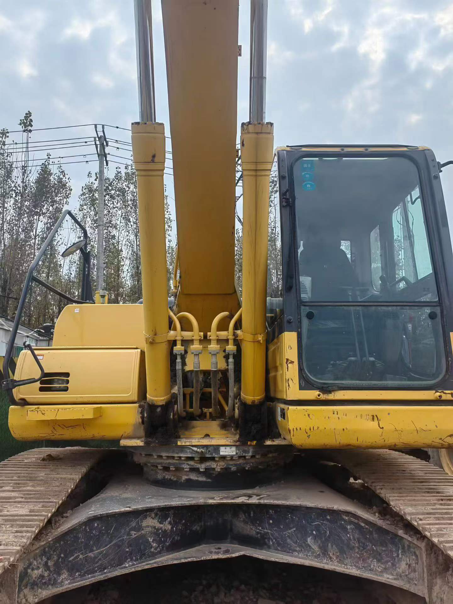 Buy Komatsu PC220-8M0 Used Excavator / 3