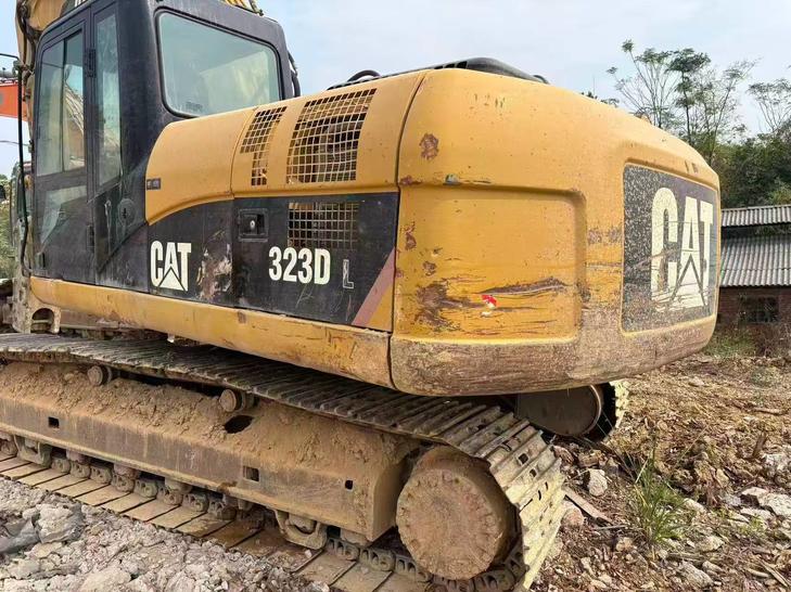 Buy Caterpillar 323DL Used Excavator / 1
