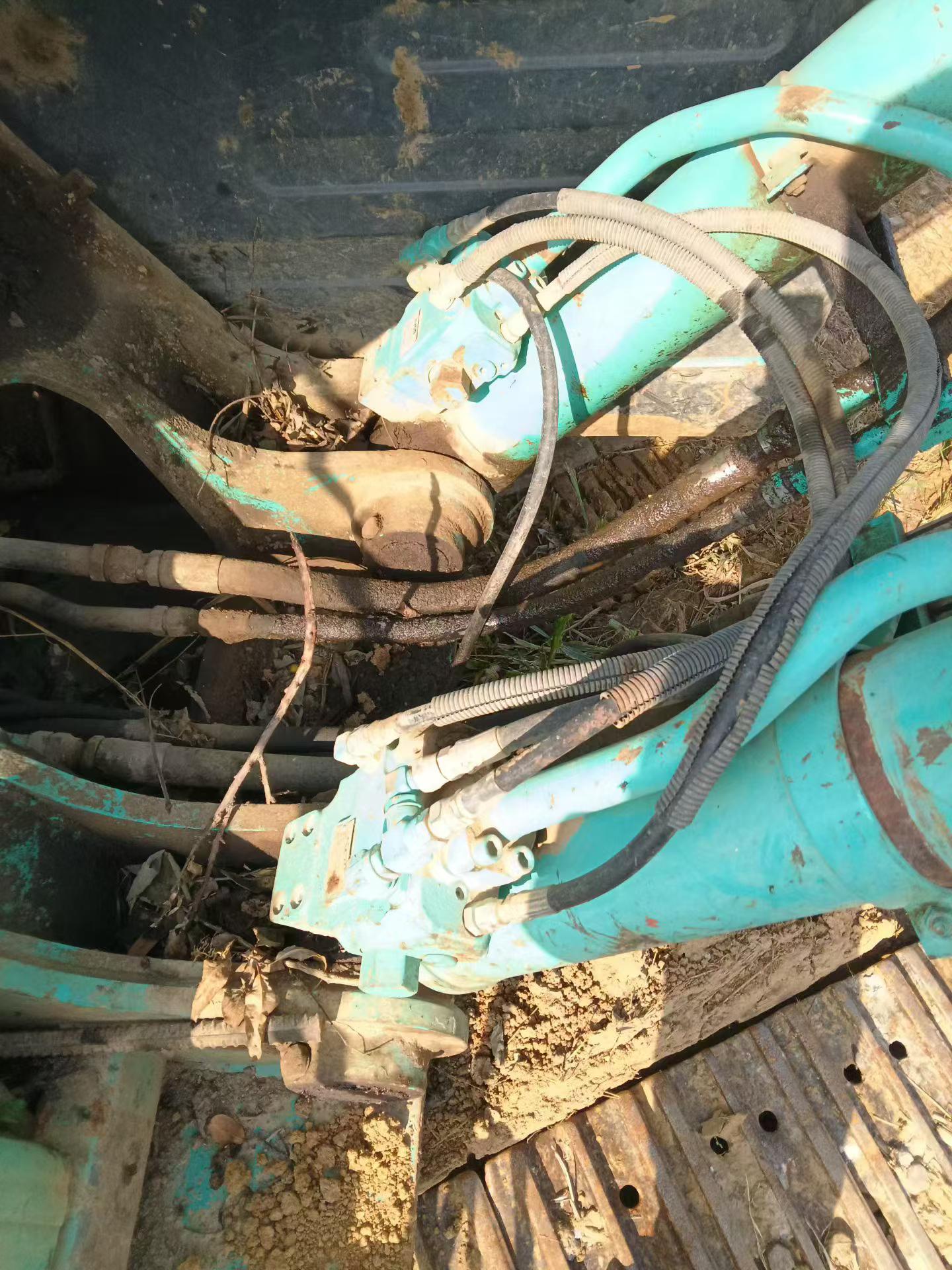 Buy Kobelco SK200-2 Used Excavator / 6