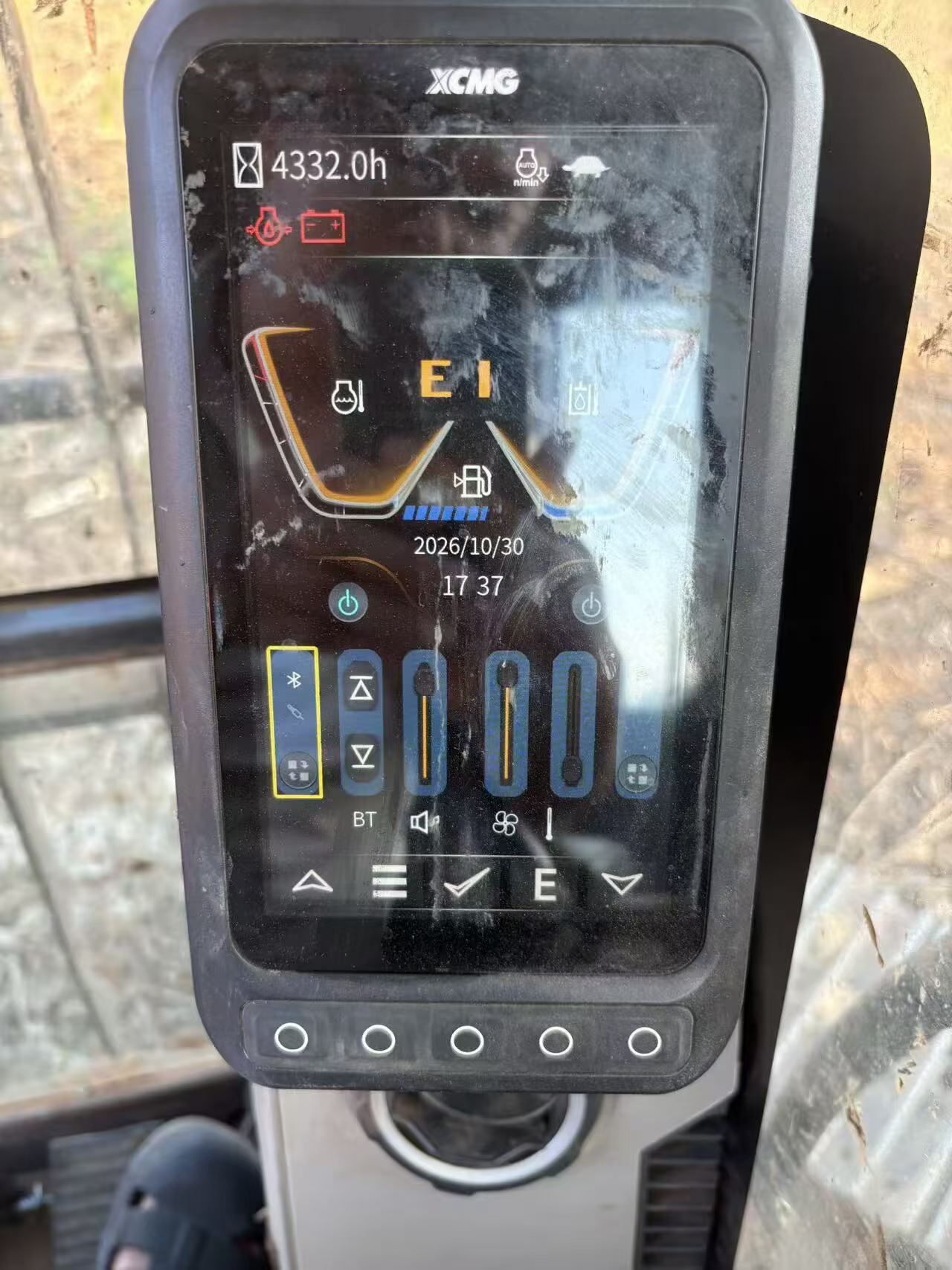 Buy XCMG XE85C Used Excavator / 3