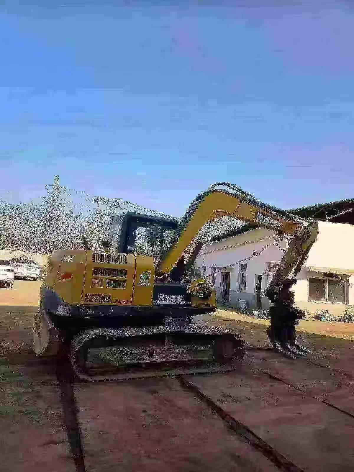 Buy XCMG XE75C Used Excavator / 2